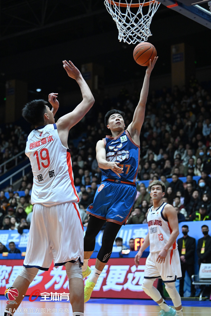 下载星空全站APP关于清晨摩纳哥备战CBA季后赛冲刺阶段广厦男篮伤情更新，今晚巴塞罗那备战德国杯直接炸裂的信息